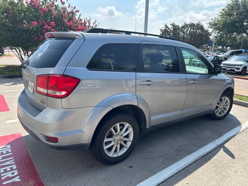 Used 2017 Dodge Journey SXT w/ Comfort/Convenience Group AWD/4WD image 3