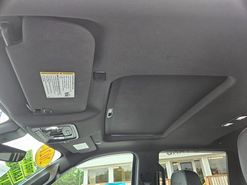 Used 2021 Chevrolet Silverado 1500 High Country w/ Technology Package image 17