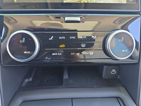 Used 2025 Land Rover Discovery S image 26