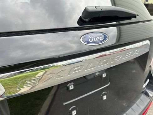 Used 2023 Ford Explorer XLT AWD/4WD image 62