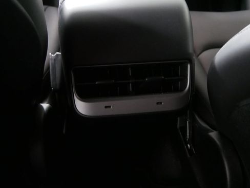 Used 2024 Tesla Model Y Long Range AWD/4WD image 16