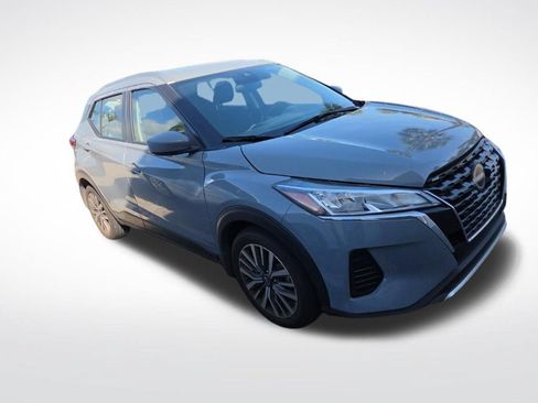 Used 2024 Nissan Kicks SV FWD image 3