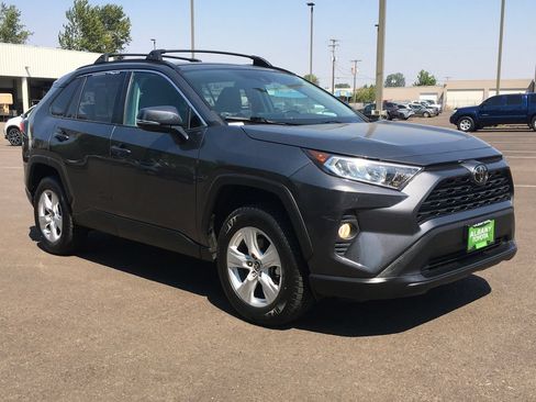 Used 2021 Toyota RAV4 XLE w/ Convenience Package AWD/4WD image 9