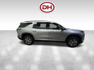 Used 2025 Chevrolet Traverse LT video 2
