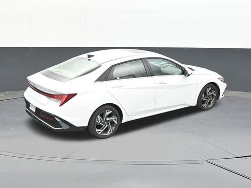 Used 2025 Hyundai Elantra SEL FWD image 65
