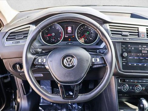 Used 2021 Volkswagen Tiguan SE w/ Panoramic Sunroof Package FWD image 13