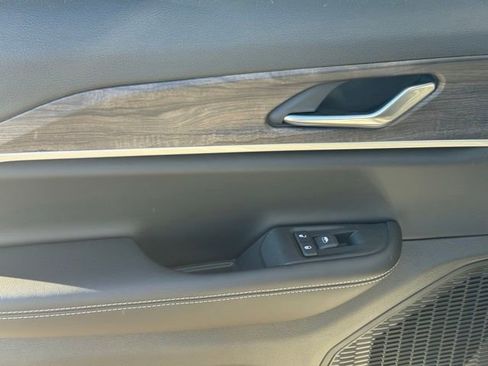 Certified 2025 Jeep Grand Cherokee Limited w/ Black Appearance Package image 19