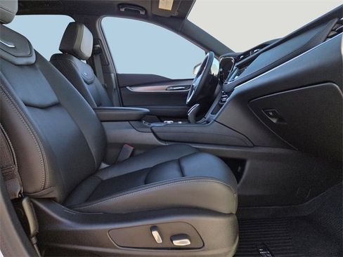 New 2025 Cadillac XT6 Luxury image 14