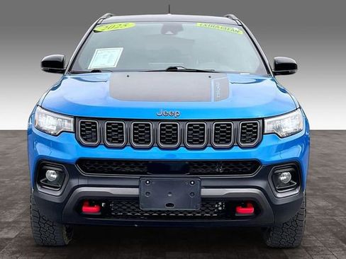 Used 2025 Jeep Compass Trailhawk AWD/4WD image 3
