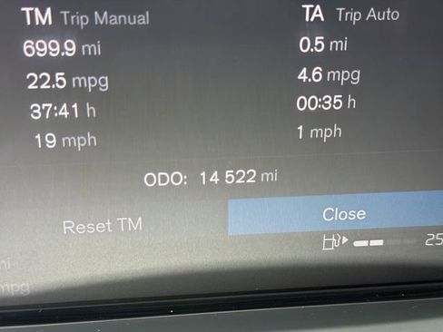 Used 2025 Volvo XC40 B5 Plus AWD/4WD image 17