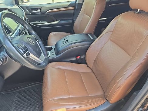 Used 2018 Toyota Highlander Limited Platinum AWD/4WD image 24