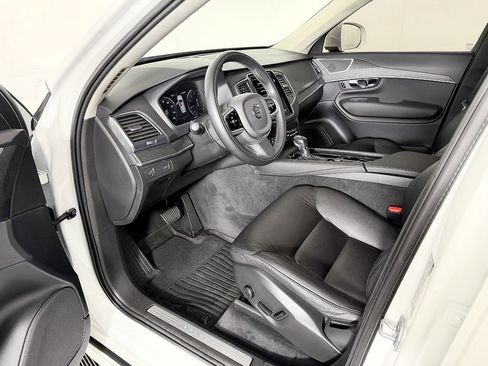 Used 2020 Volvo XC90 T6 Momentum w/ Protection Package Premier image 34