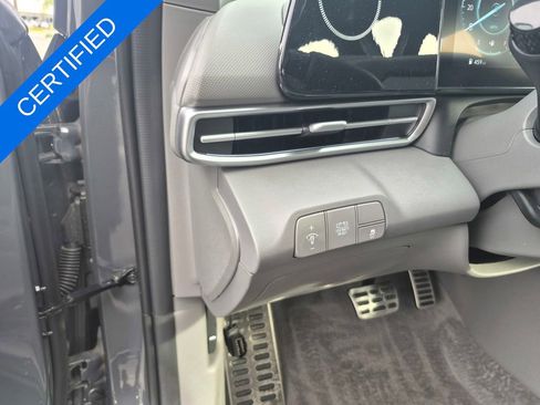 Used 2025 Hyundai Elantra SEL image 12