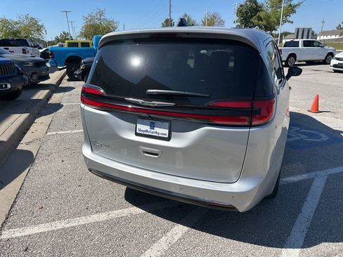 New 2026 Chrysler Pacifica Select image 27