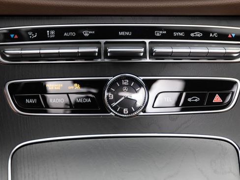Used 2018 Mercedes-Benz E 300 4MATIC w/ Premium 1 Package image 93