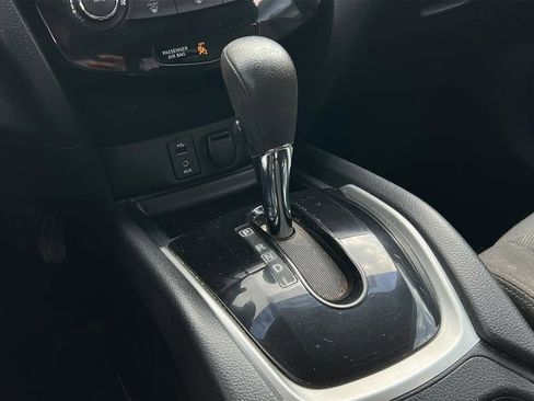 Used 2016 Nissan Rogue S FWD image 16