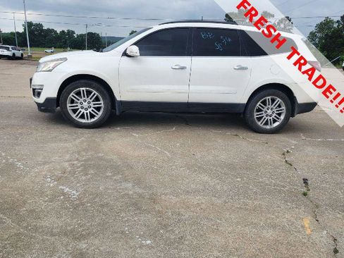 Used 2015 Chevrolet Traverse LT w/ Style and Technology Package FWD image 3