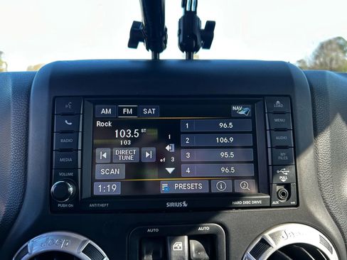 Used 2014 Jeep Wrangler Unlimited Sahara image 20