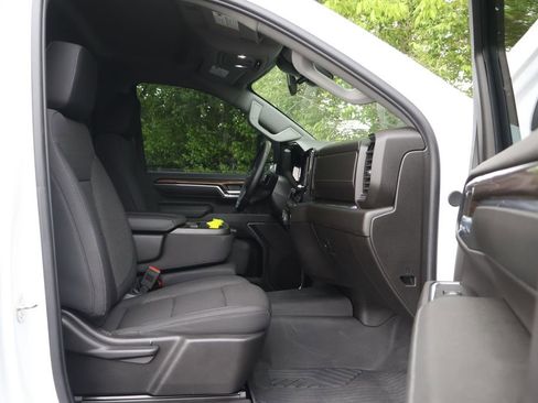 Used 2024 Chevrolet Silverado 2500 LT AWD/4WD image 41