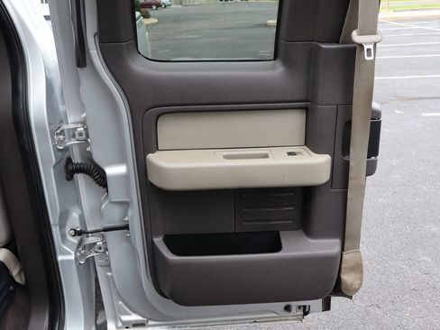 Used 2010 Ford F150 XLT image 24