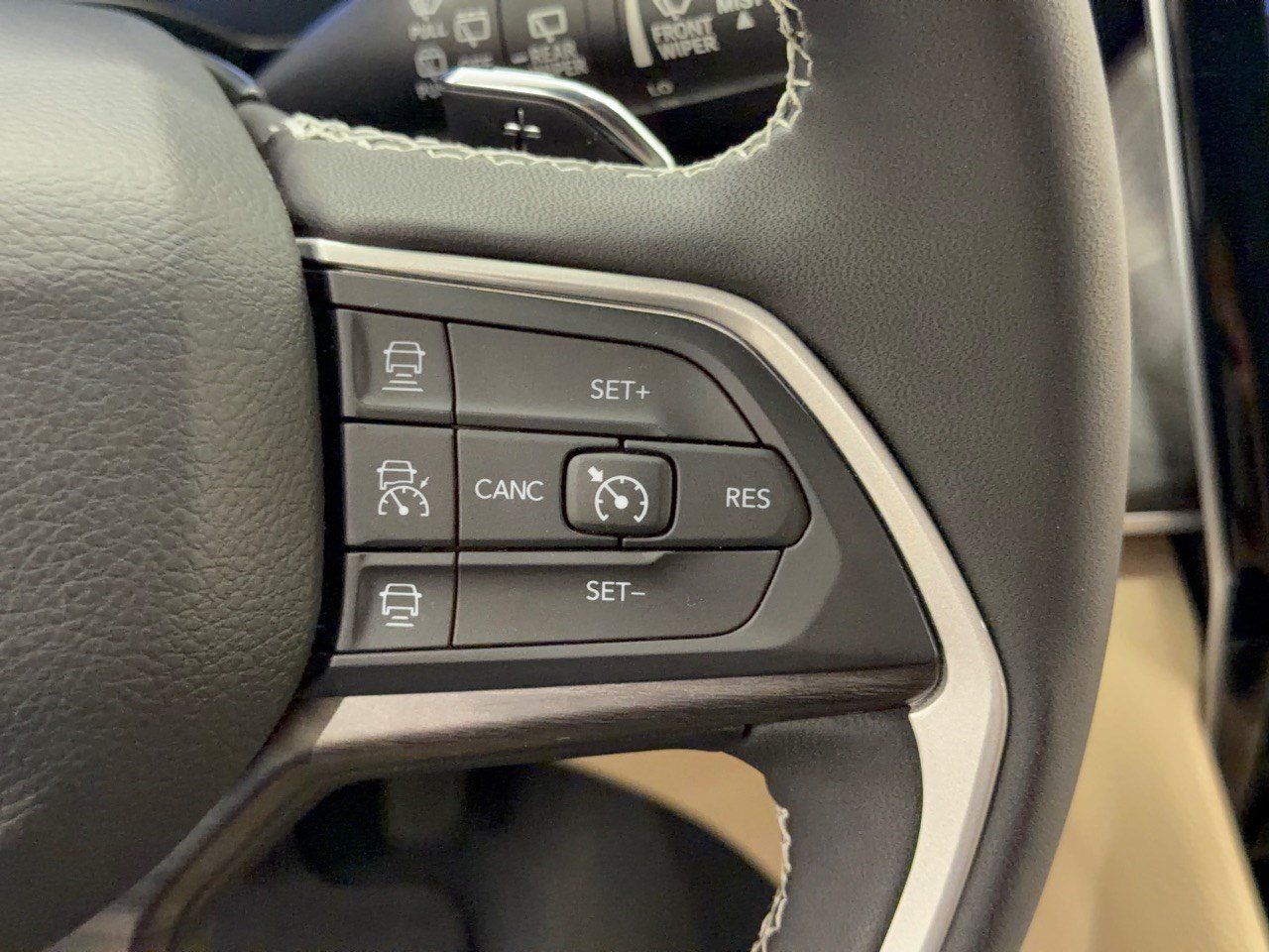 Used 2023 Jeep Grand Cherokee Limited AWD/4WD image 19