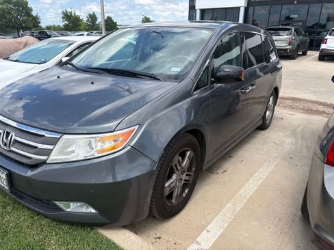 Used 2013 Honda Odyssey Touring image 1