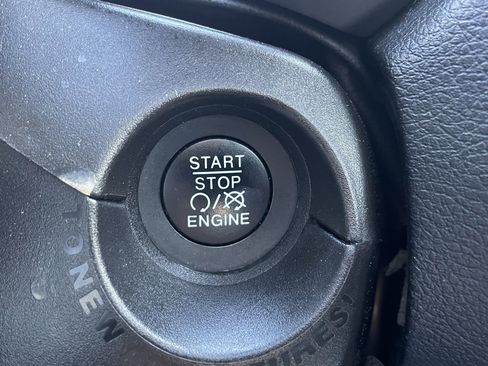 Used 2020 Jeep Renegade Altitude w/ UConnect 8.4 Nav Group image 30