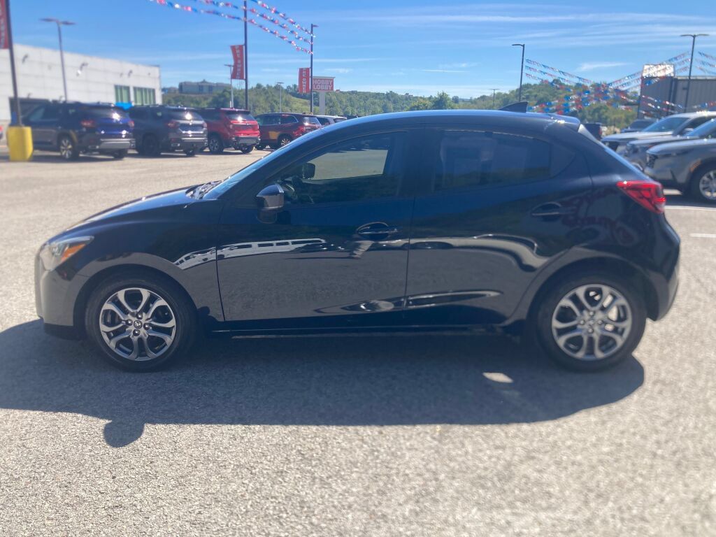 Used 2020 Toyota Yaris LE FWD image 4