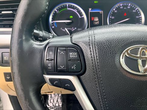 Used 2017 Toyota Highlander Limited Platinum AWD/4WD image 24