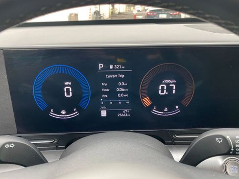 Used 2025 Hyundai Kona SEL image 40