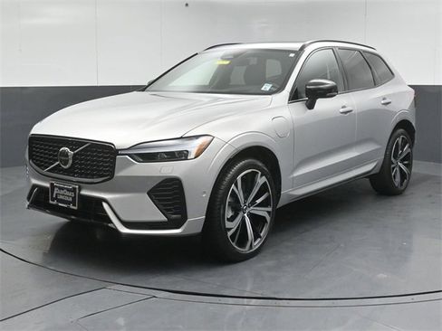 Used 2022 Volvo XC60 T8 R-Design w/ Advanced Package image 3