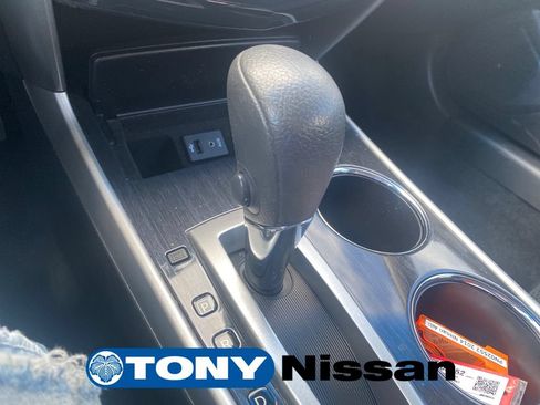 Used 2014 Nissan Altima 2.5 SV w/ Convenience Package FWD image 17