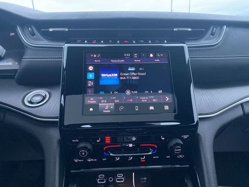 Used 2023 Jeep Grand Cherokee L Laredo image 35