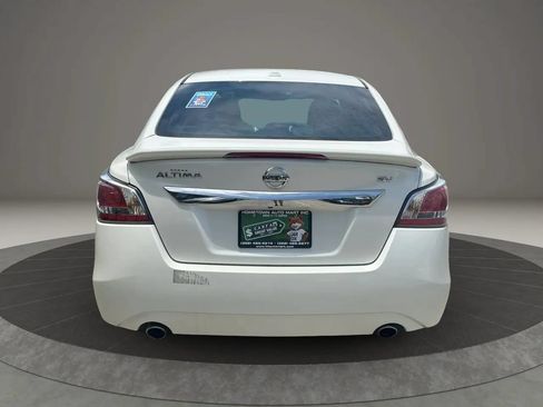 Used 2015 Nissan Altima 2.5 SV w/ Convenience Package FWD image 6