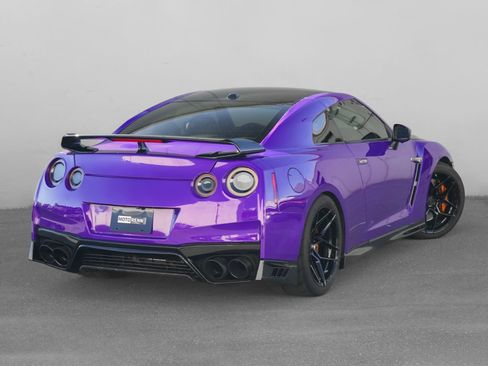 Used 2014 Nissan GT-R Premium image 3