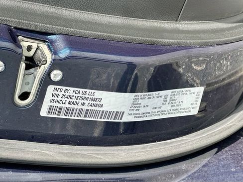 Used 2024 Chrysler Pacifica Premium FWD image 34