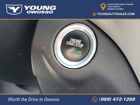 Used 2019 Chevrolet Equinox LT w/ Driver Convenience Package AWD/4WD image 16