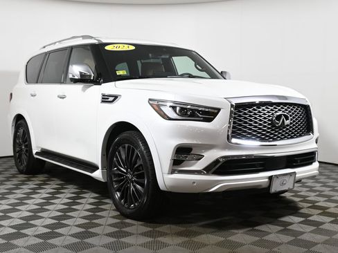 Used 2023 INFINITI QX80 Sensory w/ All-Season Package AWD/4WD image 9