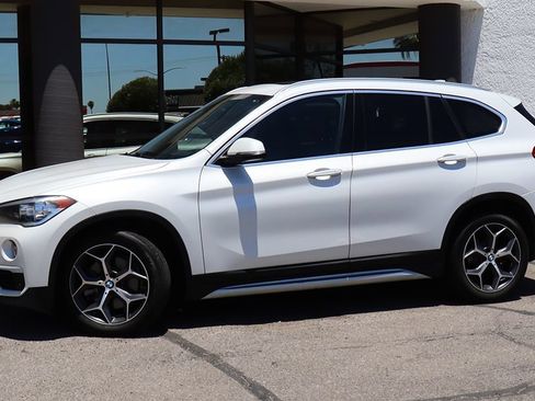 Used 2019 BMW X1 xDrive28i w/ Convenience Package AWD/4WD image 4