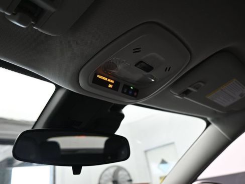 Used 2024 Chevrolet Trax LT FWD image 21