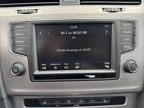 Used 2017 Volkswagen Golf 4-Door FWD image 27