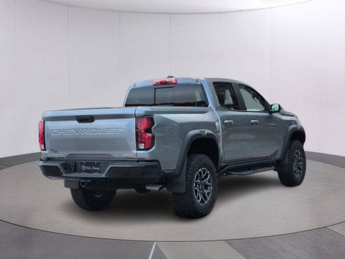Used 2025 Chevrolet Colorado ZR2 w/ Technology Package AWD/4WD image 7
