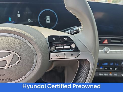 Certified 2025 Hyundai Elantra SEL FWD image 18