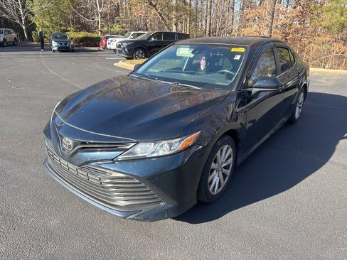 Used 2019 Toyota Camry LE image 12