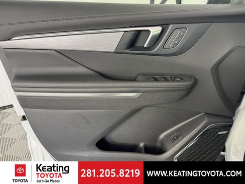 Used 2025 Buick Enclave Preferred image 11