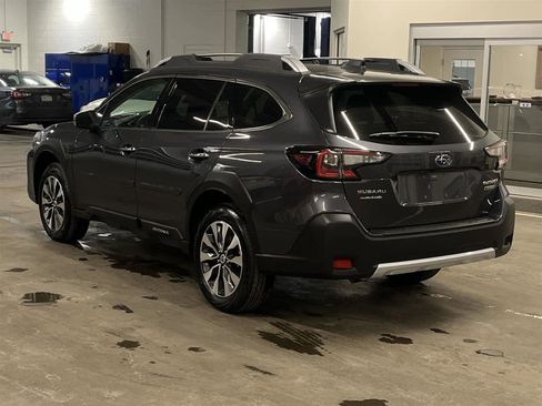 Used 2025 Subaru Outback Touring image 3