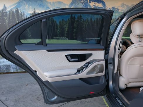 Used 2023 Mercedes-Benz S 580 4MATIC Sedan image 41