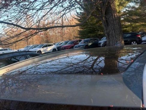 Used 2023 Volvo XC40 B5 Plus w/ Driver Assist Package image 5