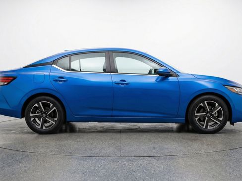 Used 2025 Nissan Sentra SV FWD image 11