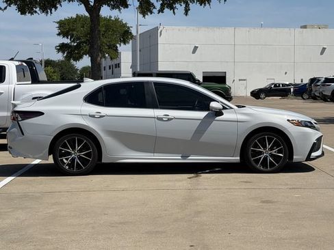 Used 2024 Toyota Camry SE w/ Convenience Package FWD image 3
